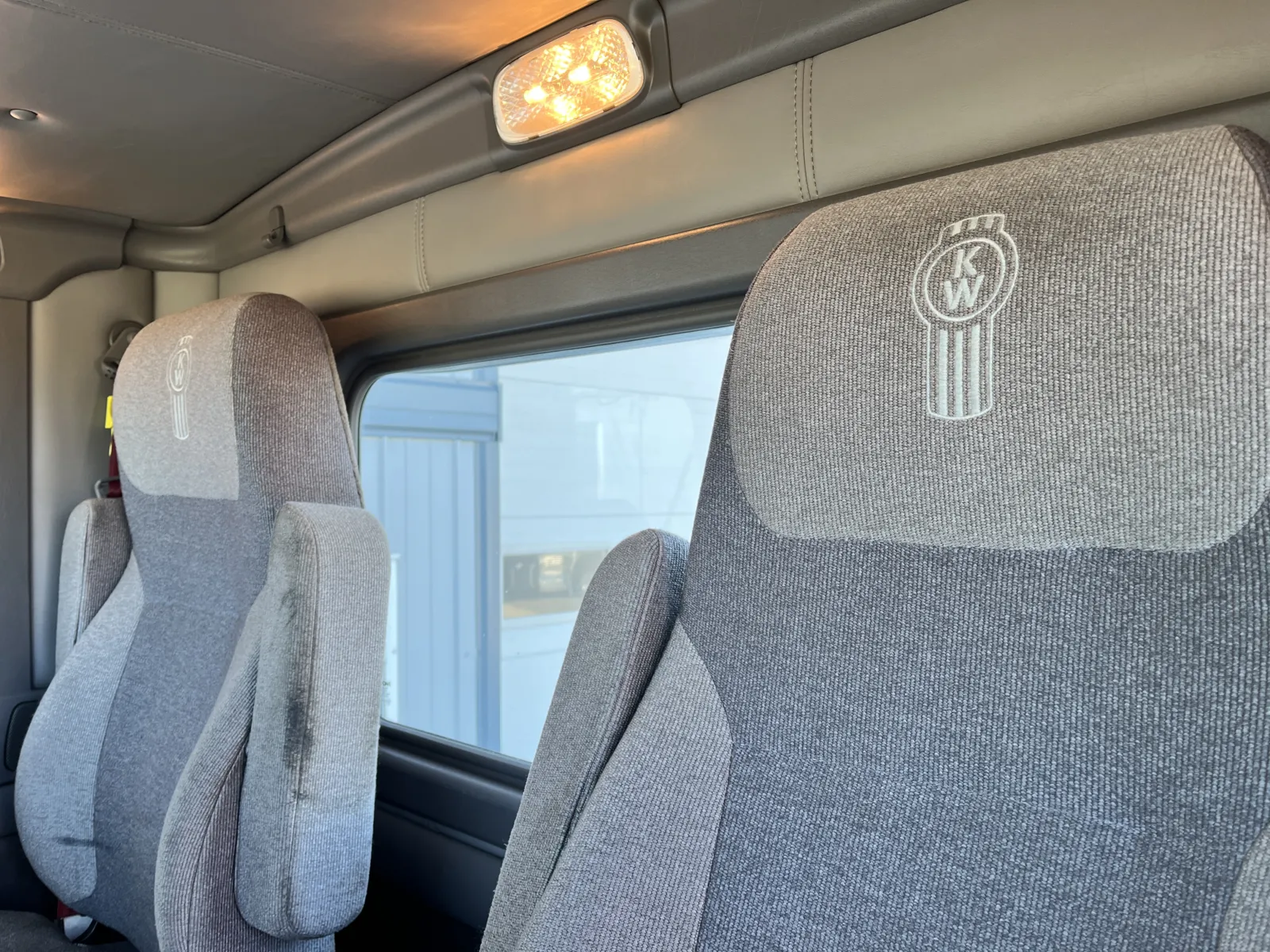 2020 Kenworth T800 - image 20