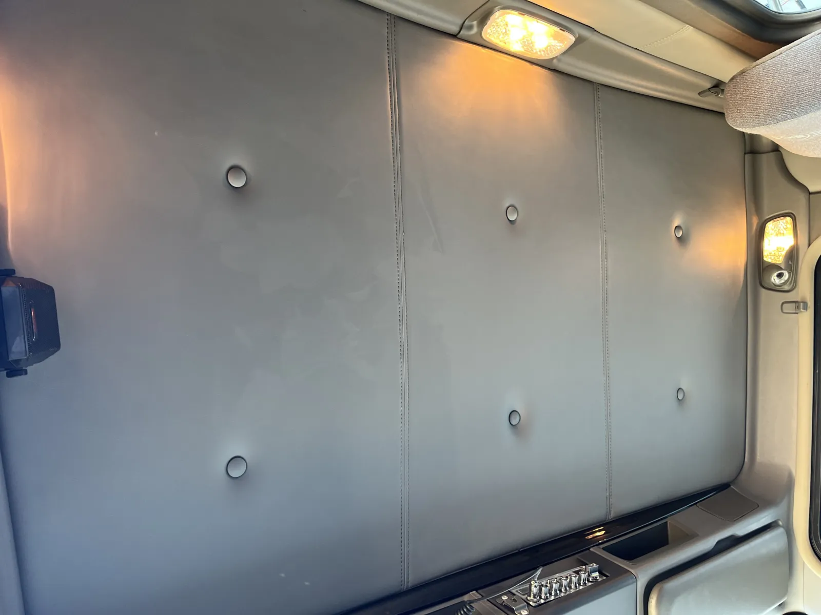 2020 Kenworth T800 - image 21