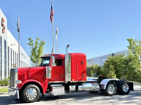 2013 PETERBILT 388 for sale in New Lenox, IL