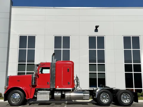 More photos of 2013 PETERBILT 388 at Forge Truck Centers - Illinois, IL
