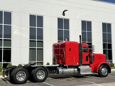 More photos of 2013 PETERBILT 388 at Forge Truck Centers - Illinois, IL