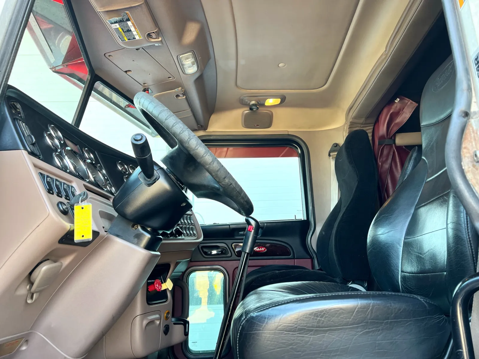 2013 Peterbilt - image 14