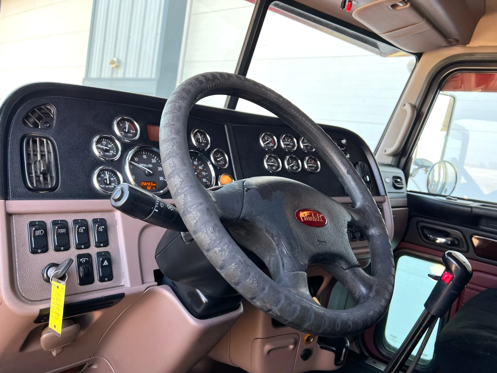 2013 Peterbilt - image 15