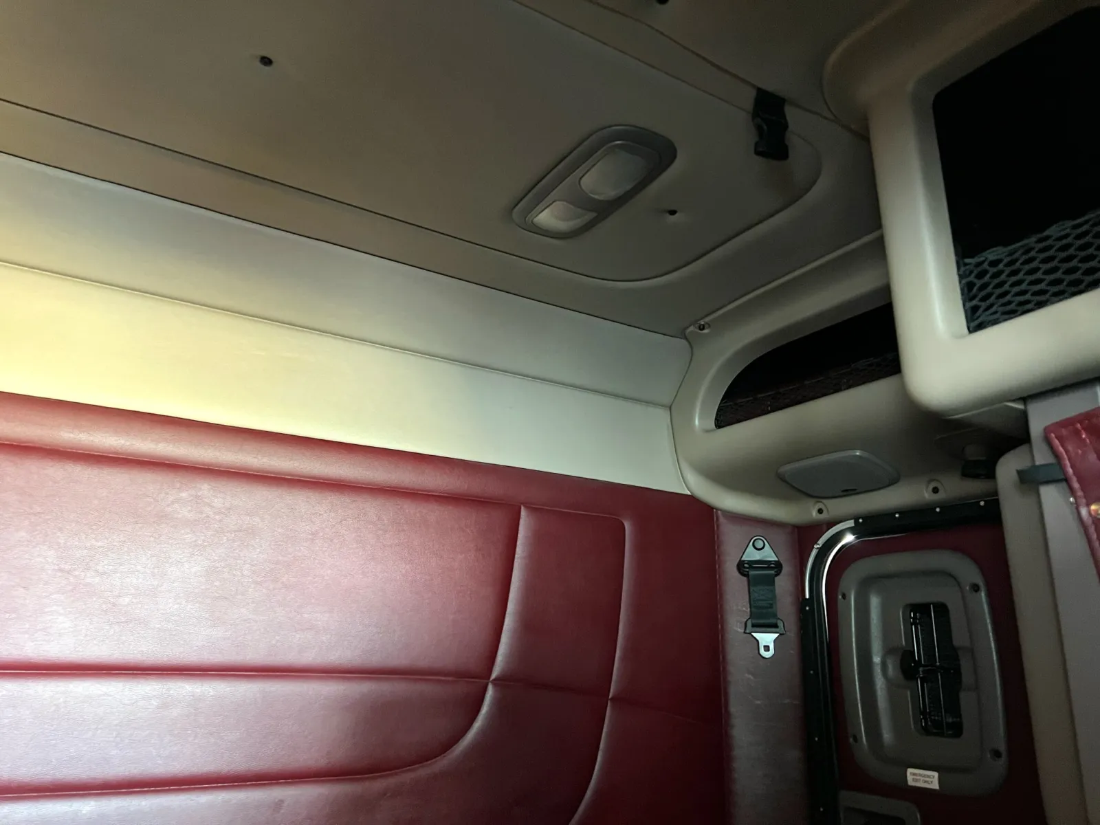 2013 Peterbilt - image 23