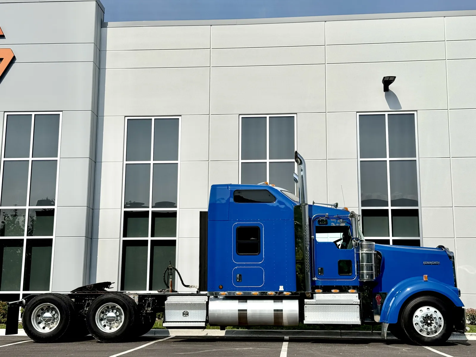 2018 Kenworth W900 - image 3