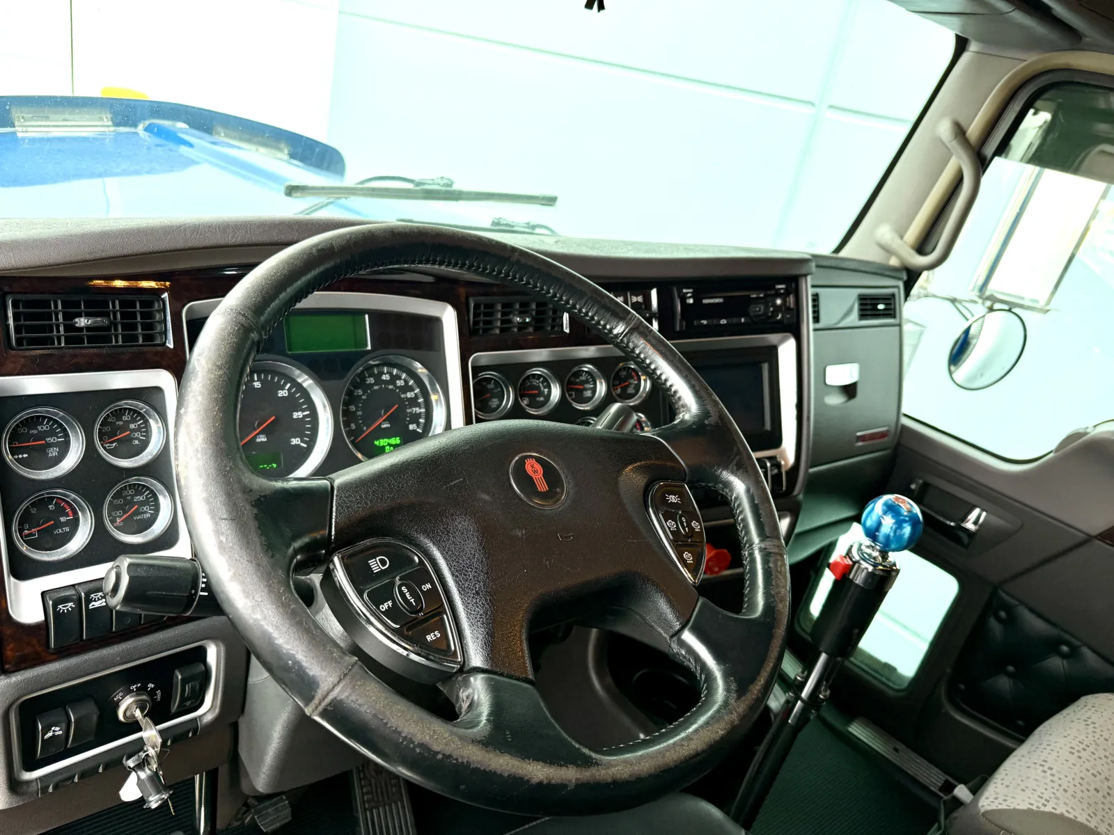 2018 Kenworth W900 - image 15