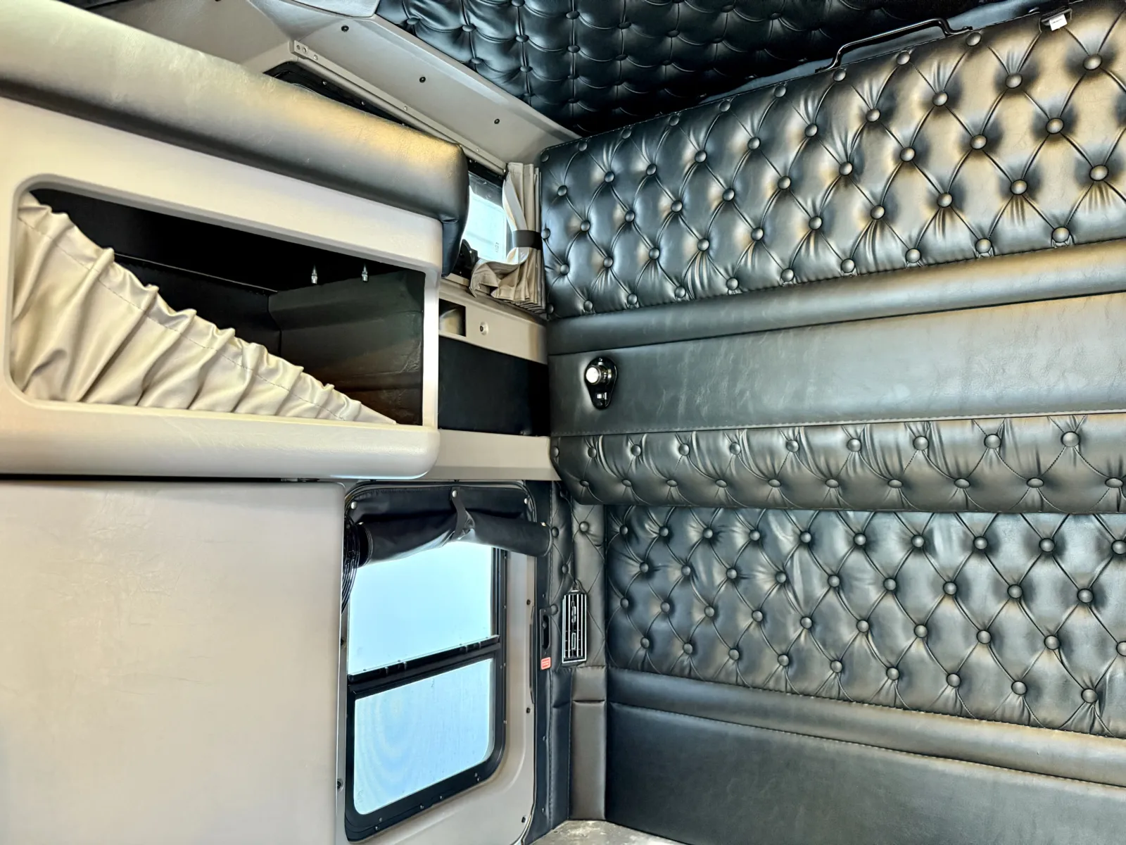 2018 Kenworth W900 - image 22