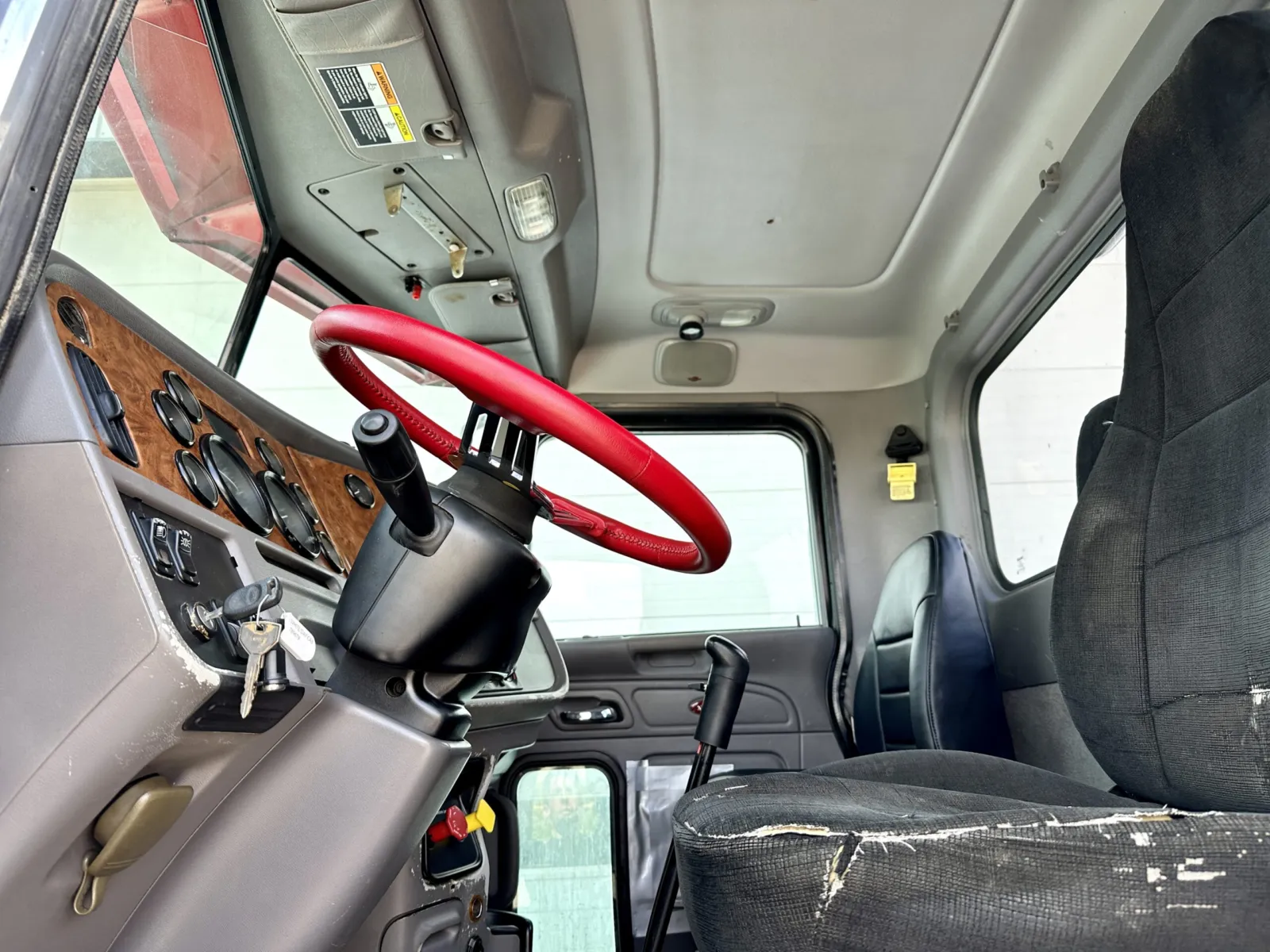 2009 Peterbilt - image 14