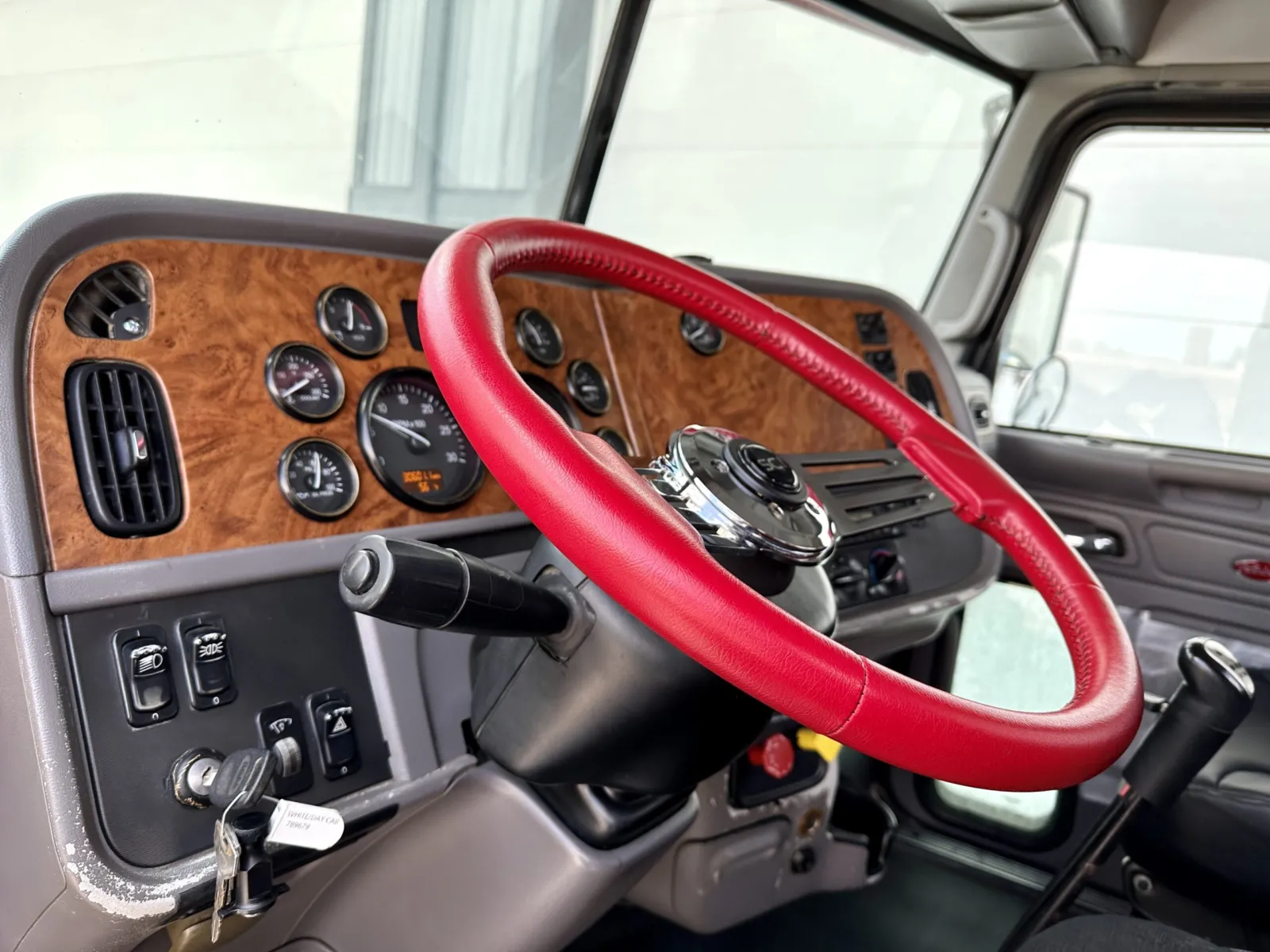 2009 Peterbilt - image 15