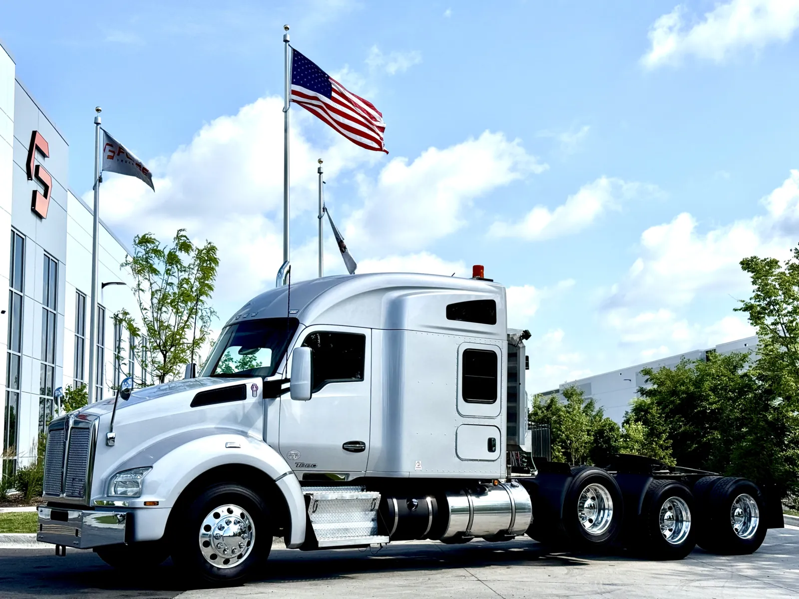 2018 Kenworth T880 - image 1