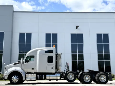 More photos of 2018 KENWORTH T880 at Forge Truck Centers - Illinois, IL