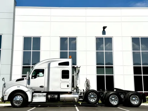More photos of 2018 KENWORTH T880 at Forge Truck Centers - Illinois, IL