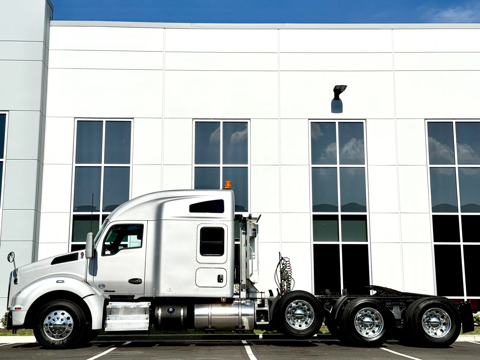 2018 Kenworth T880 - image 4