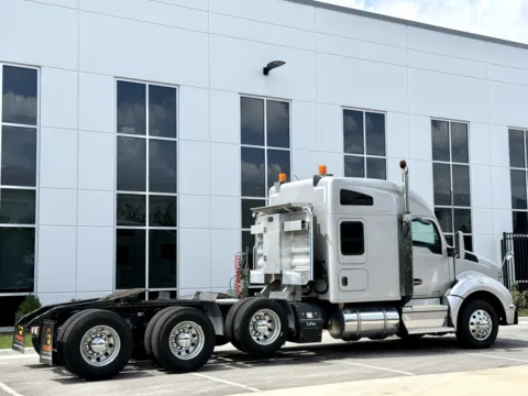 More photos of 2018 KENWORTH T880 at Forge Truck Centers - Illinois, IL