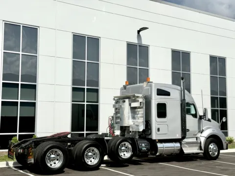 More photos of 2018 KENWORTH T880 at Forge Truck Centers - Illinois, IL