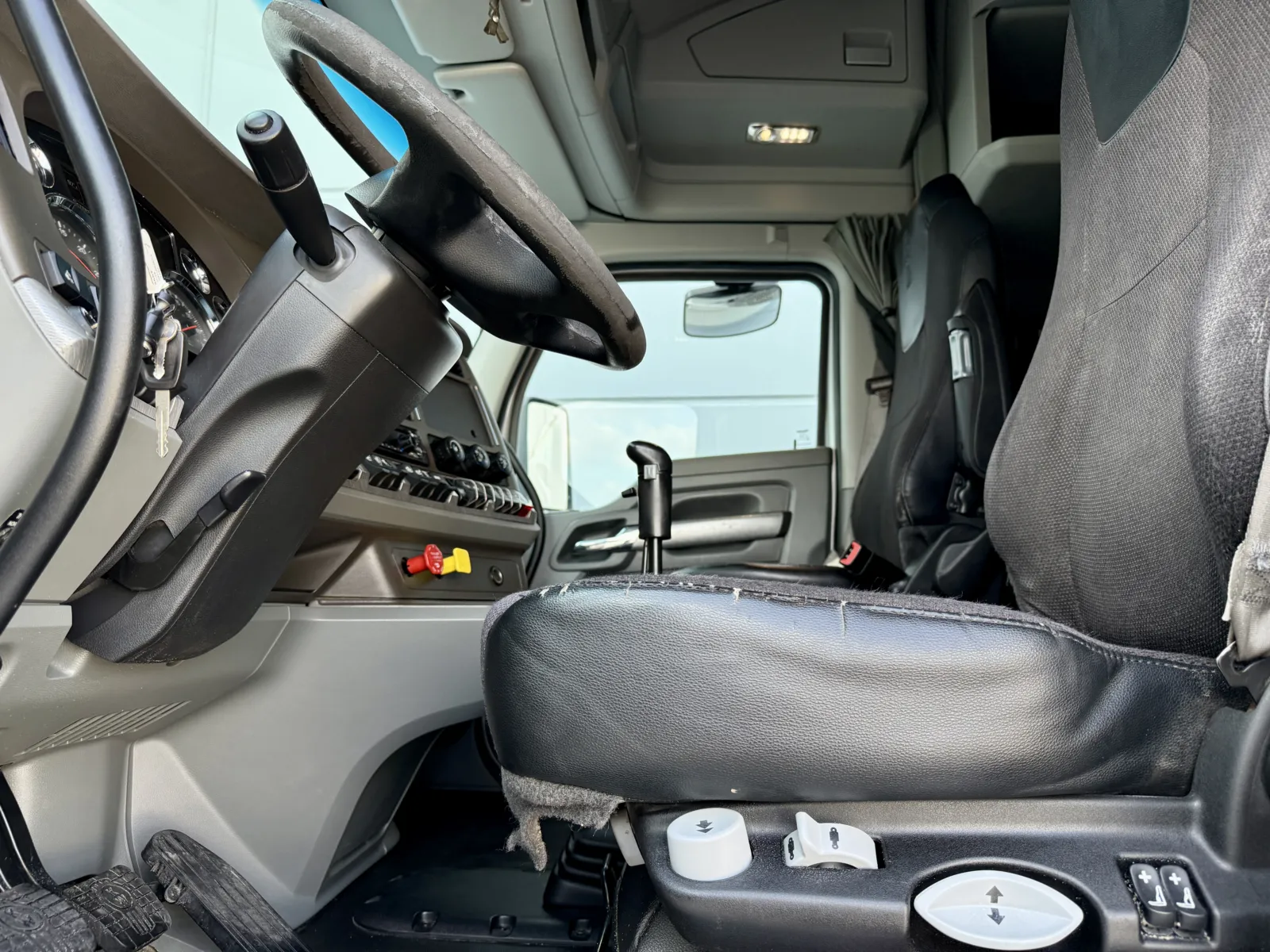 2018 Kenworth T880 - image 14