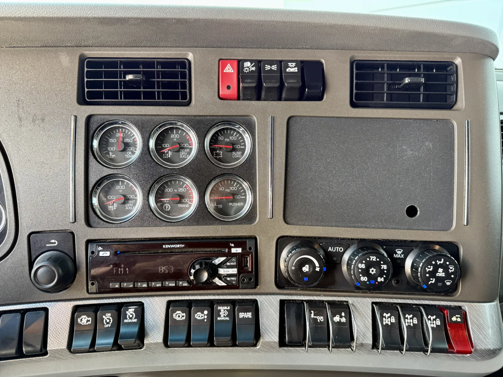 2018 Kenworth T880 - image 18