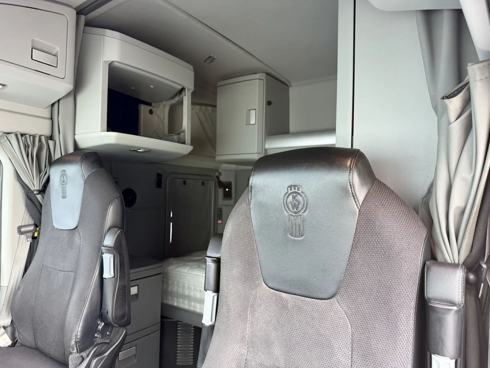 2018 Kenworth T880 - image 20