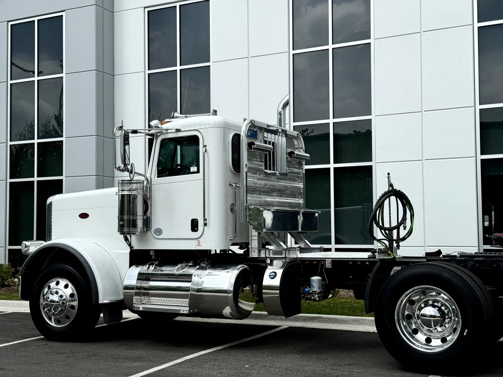 2020 Peterbilt 389 - image 8