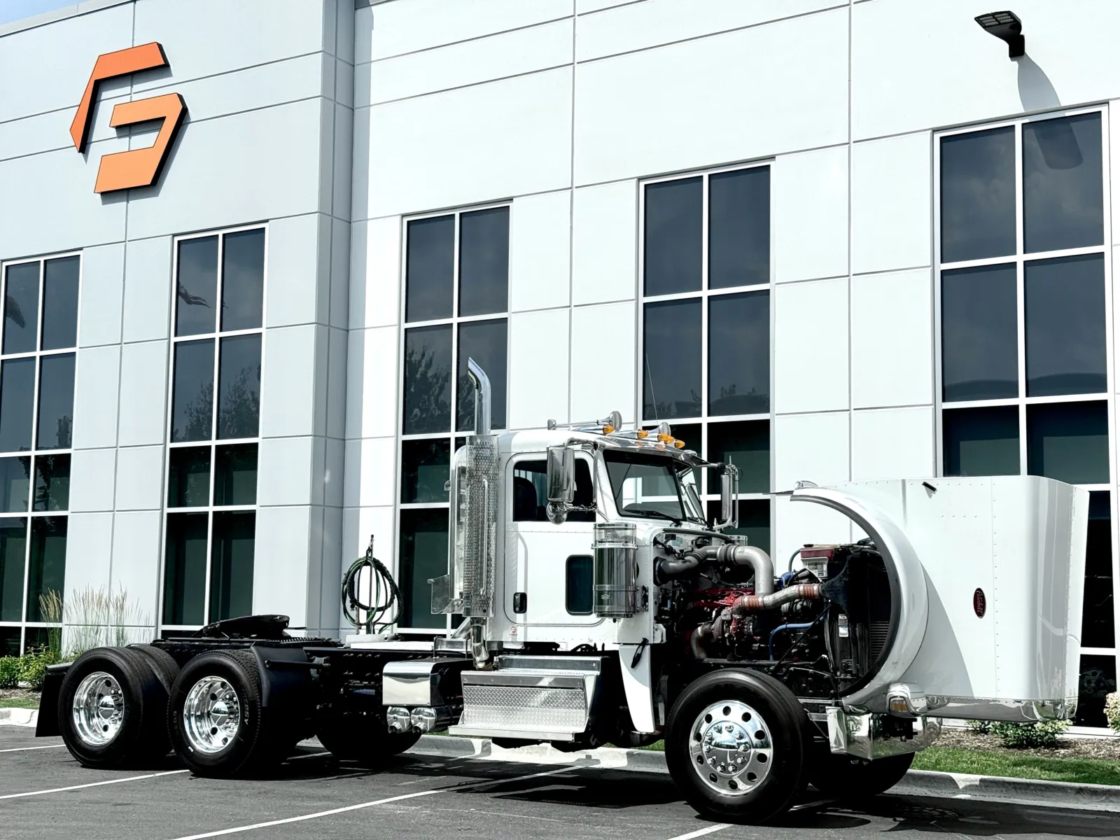 2020 Peterbilt 389 - image 9