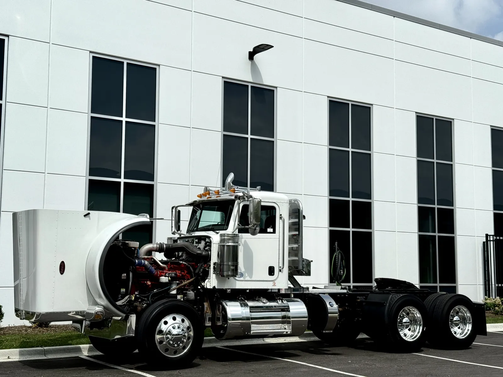 2020 Peterbilt 389 - image 10