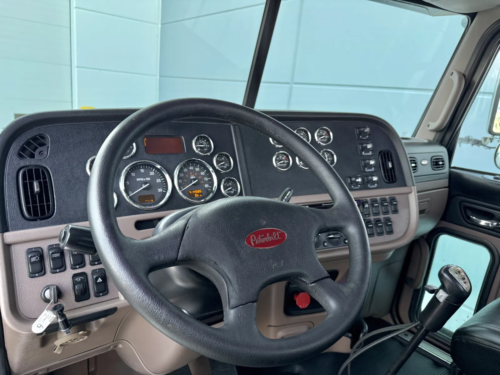 2020 Peterbilt 389 - image 15