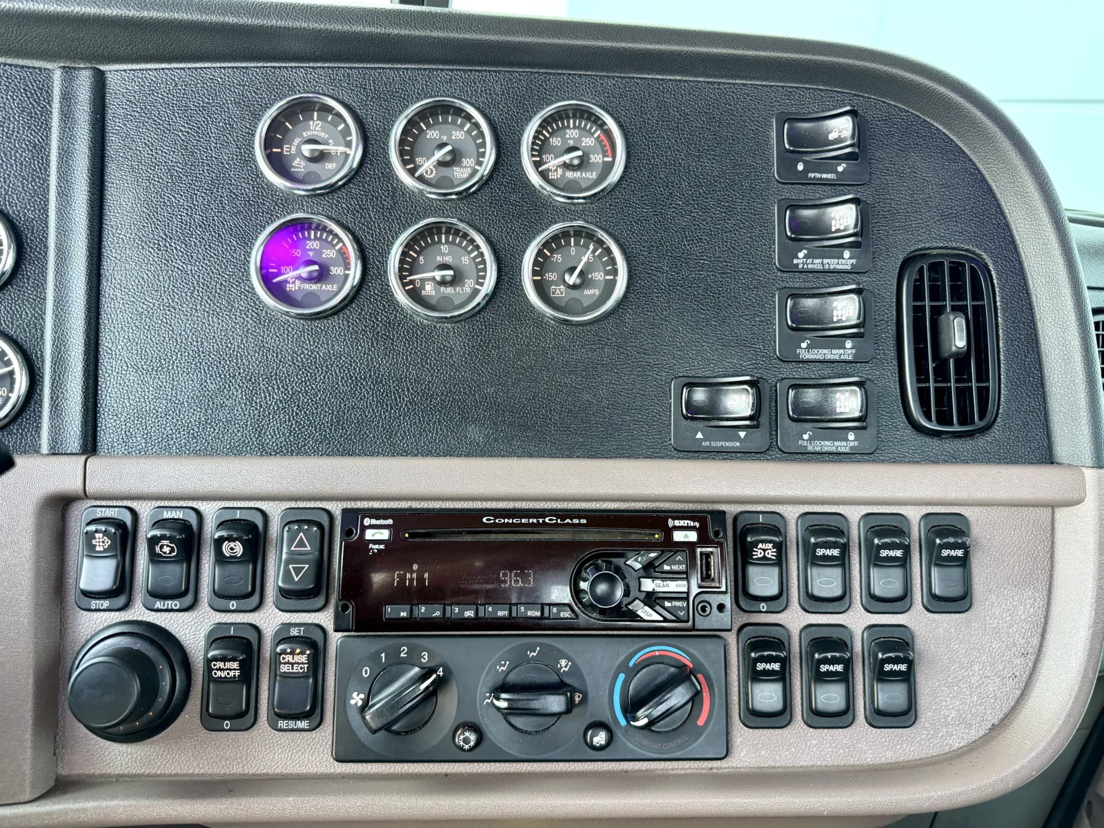 2020 Peterbilt 389 - image 18