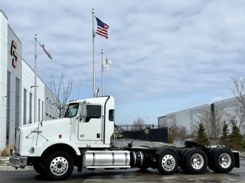 2019 KENWORTH T800 for sale in New Lenox, IL