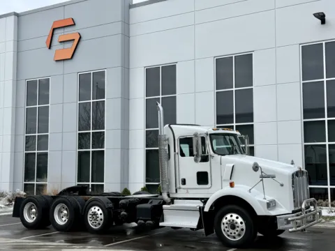 Photos of 2019 KENWORTH T800 for sale in New Lenox, IL at Forge Truck Centers - Illinois