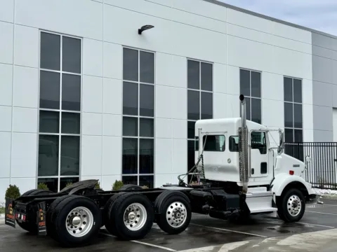 More photos of 2019 KENWORTH T800 at Forge Truck Centers - Illinois, IL