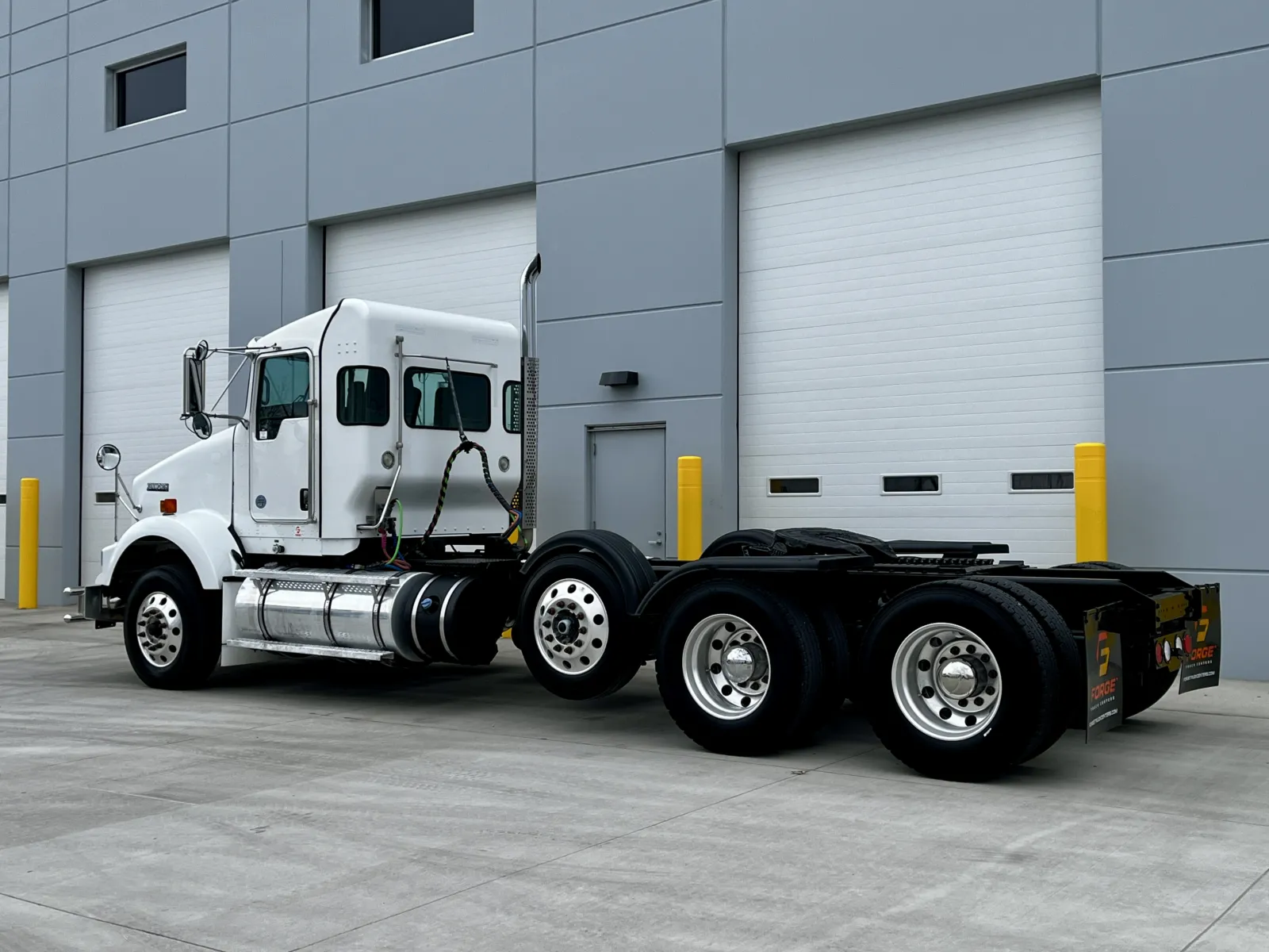 2019 Kenworth T800 - image 6