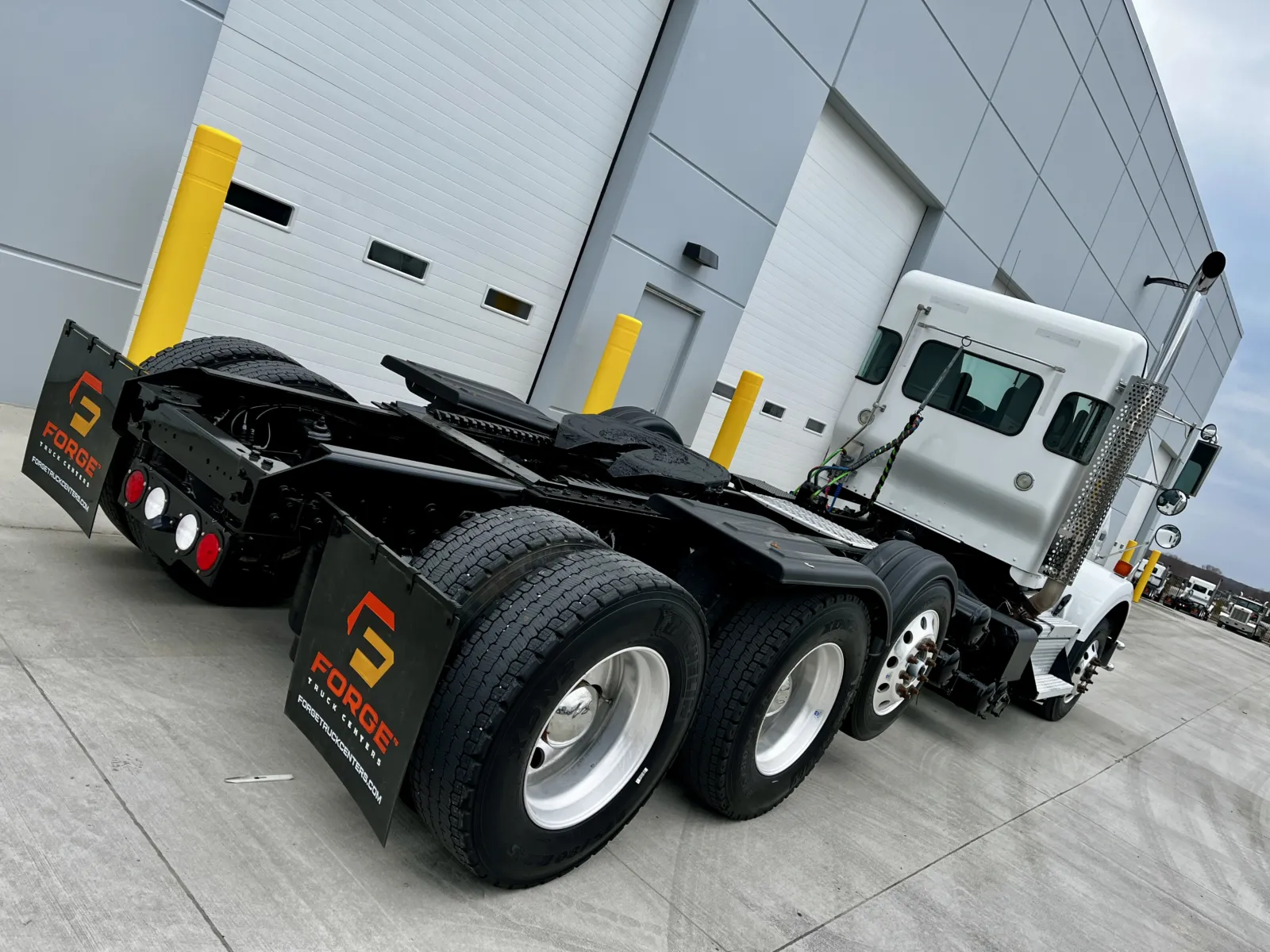 2019 Kenworth T800 - image 11