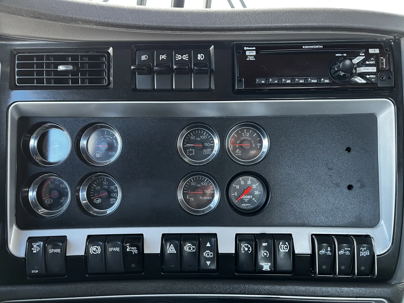 2019 Kenworth T800 - image 18