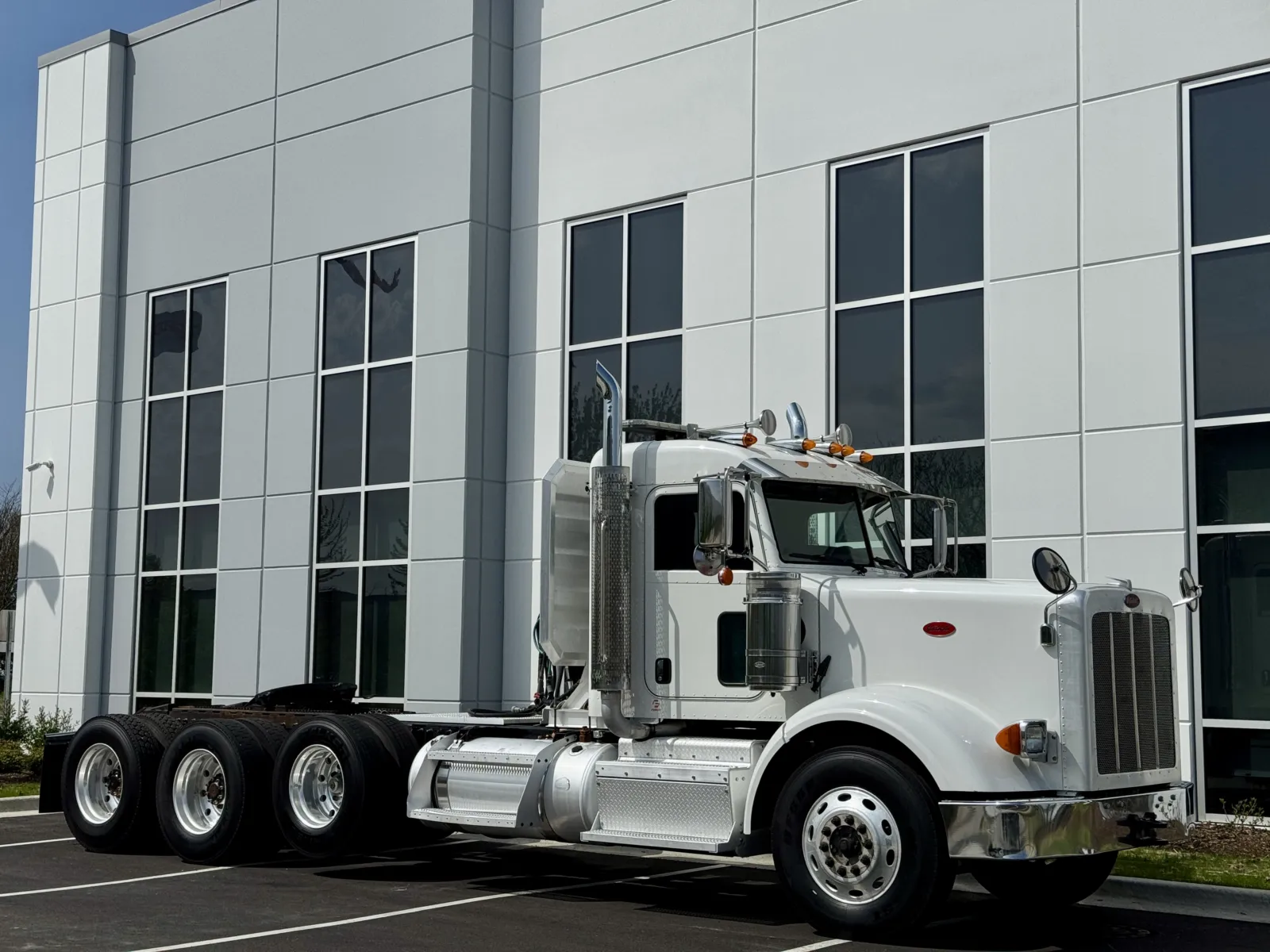 2017 Peterbilt - image 2