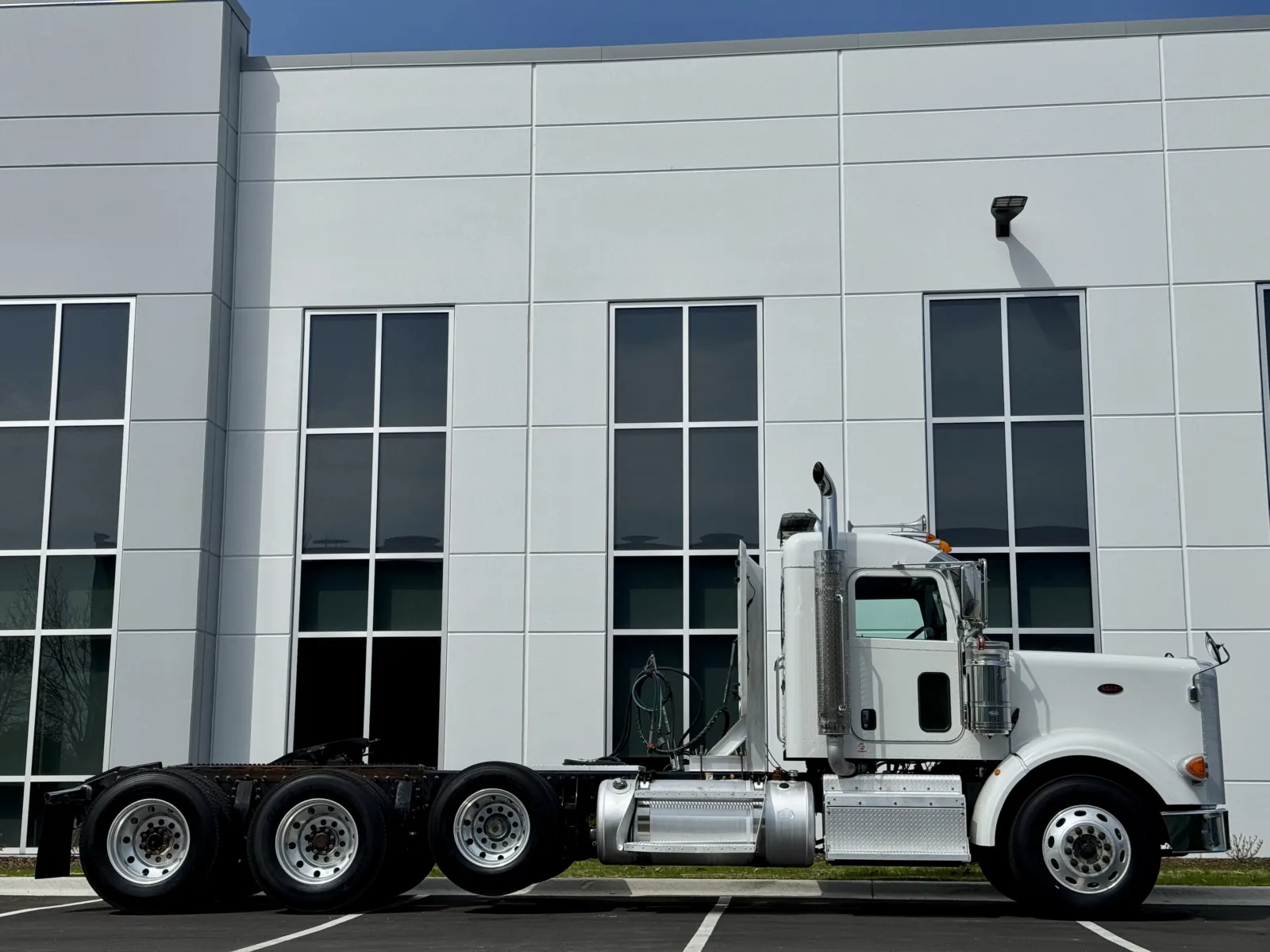 2017 Peterbilt - image 3