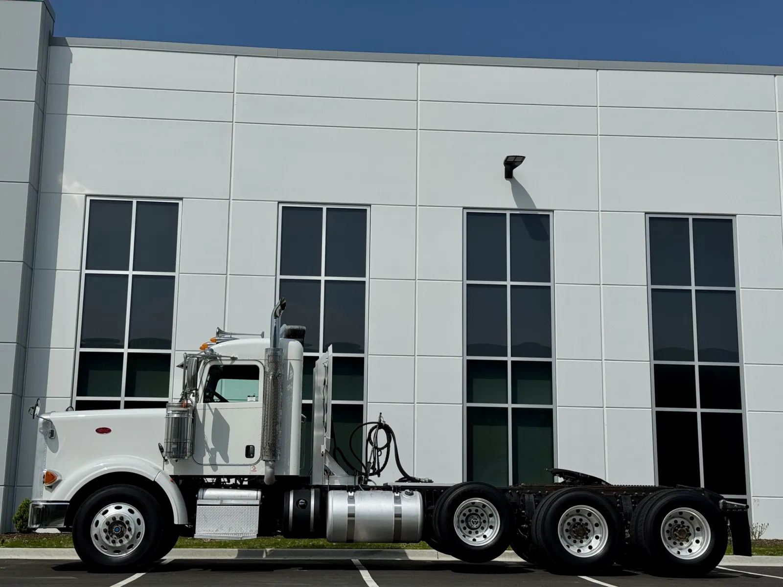 2017 Peterbilt - image 4