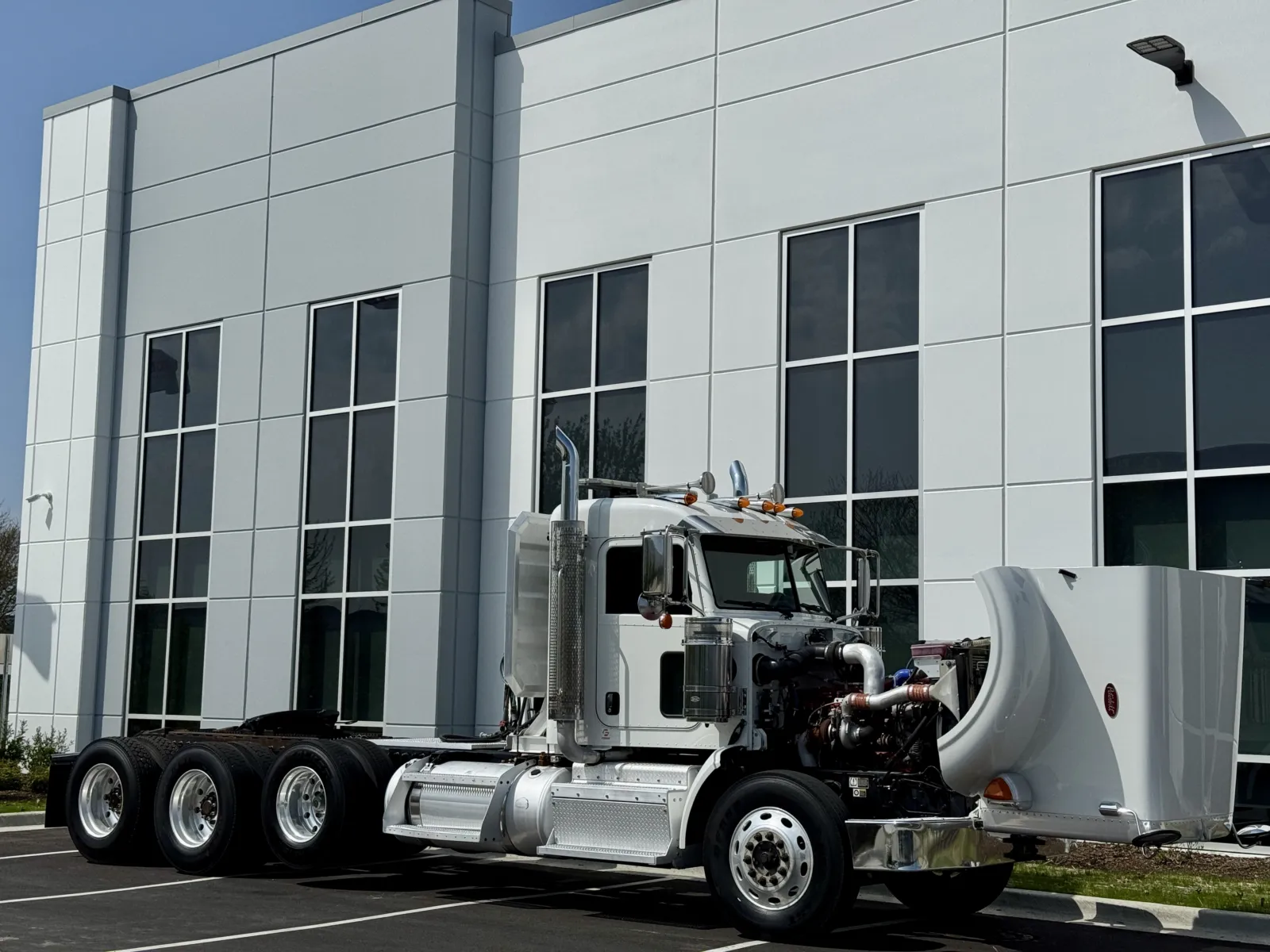 2017 Peterbilt - image 9