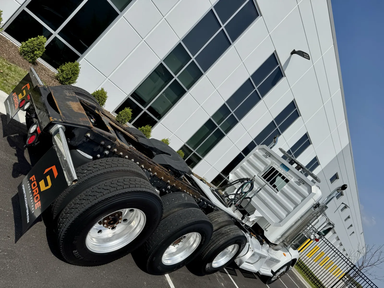 2017 Peterbilt - image 11