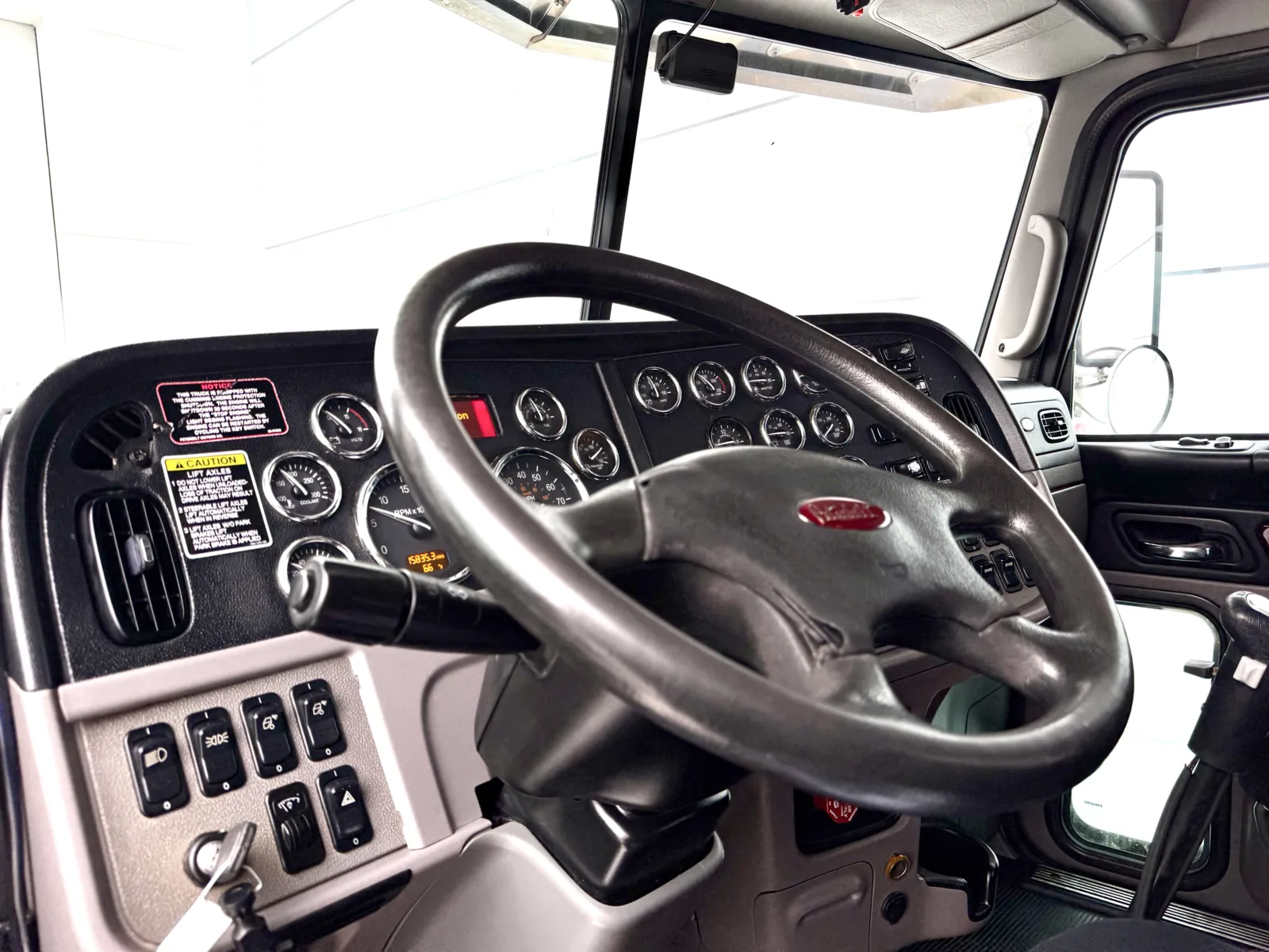 2017 Peterbilt - image 15