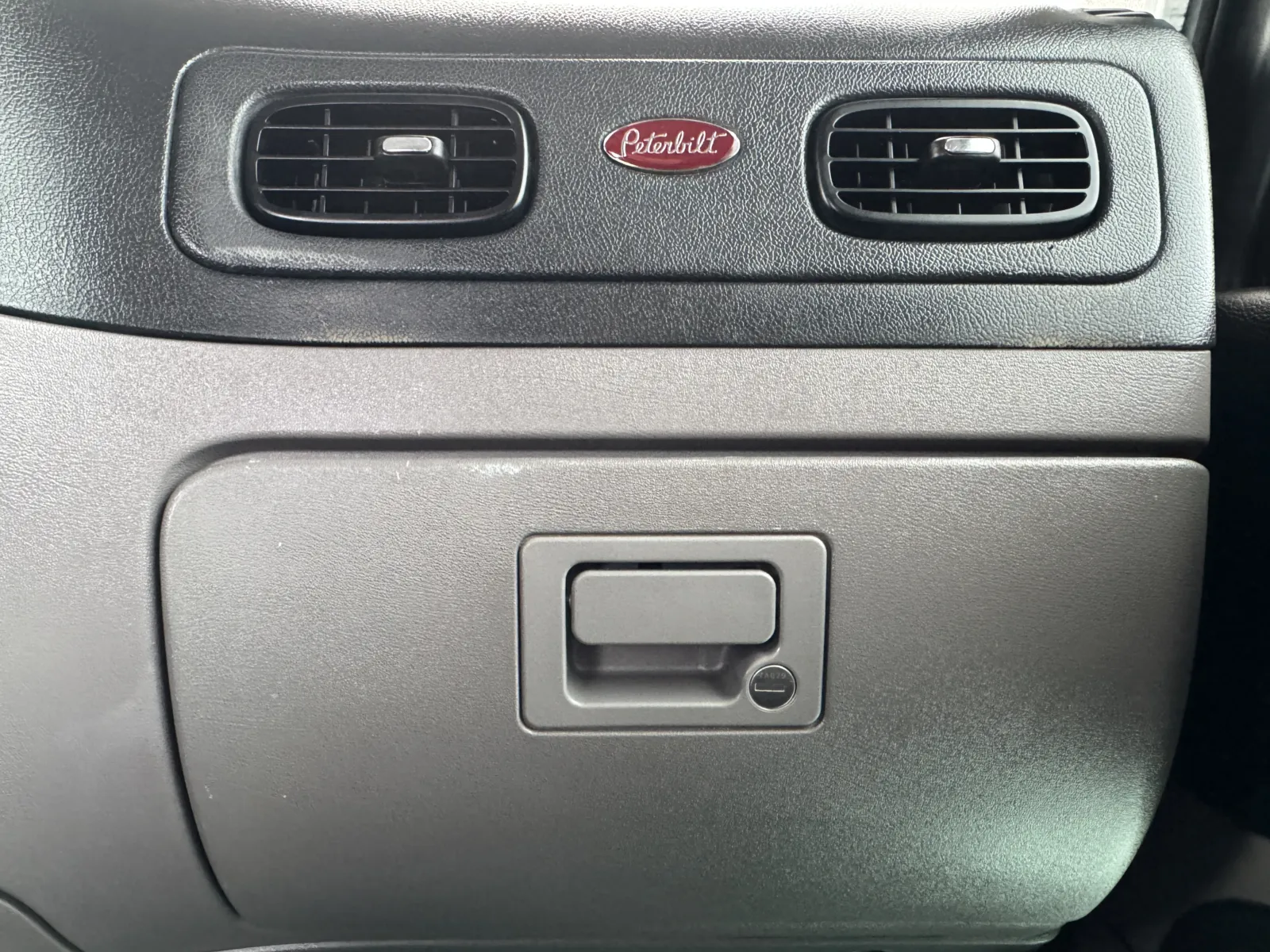 2017 Peterbilt - image 19