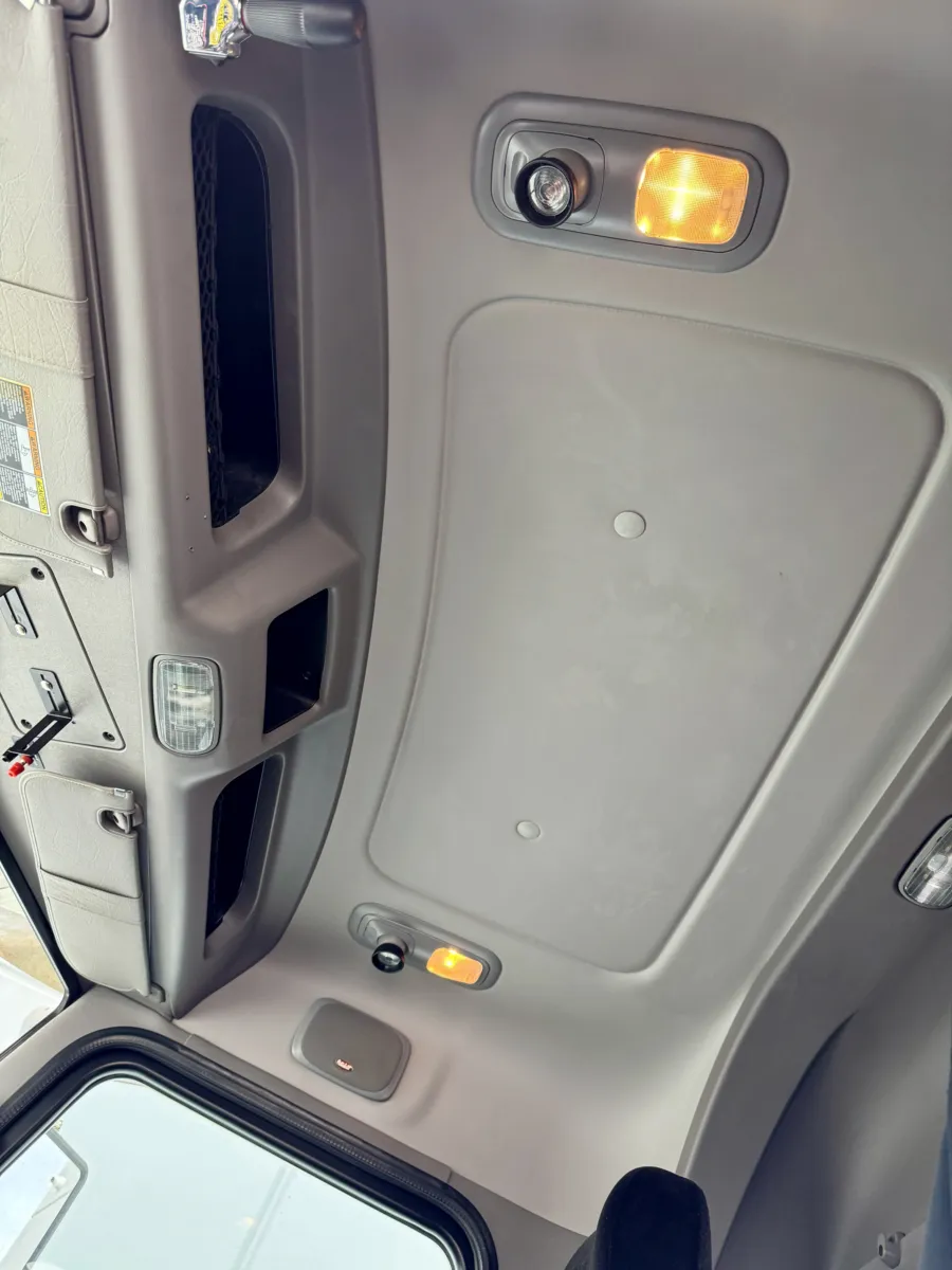 2017 Peterbilt - image 21