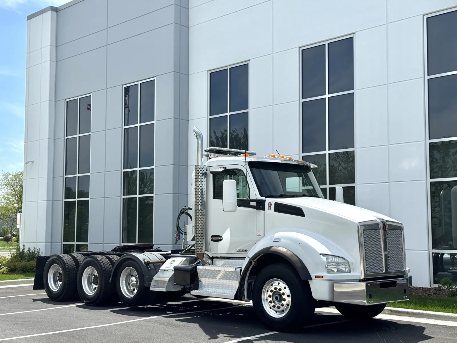 2015 Kenworth T880 - image 2