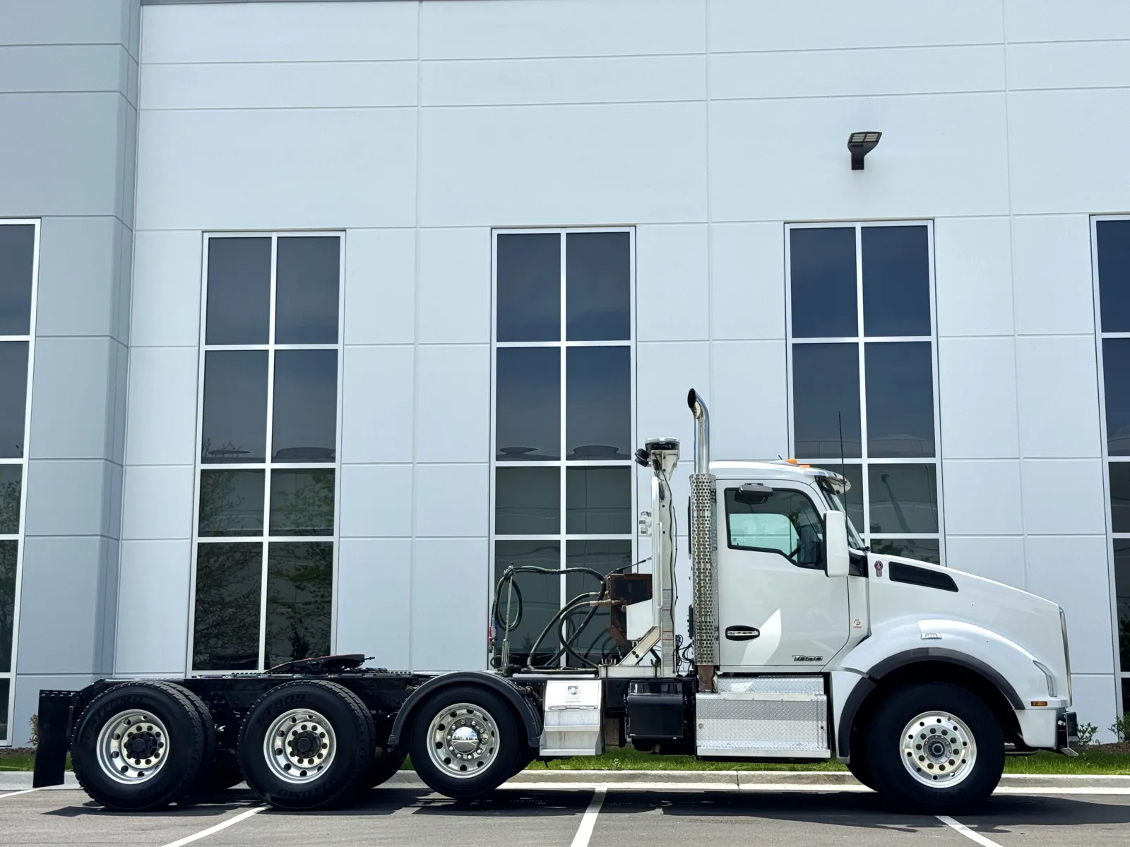 2015 Kenworth T880 - image 3