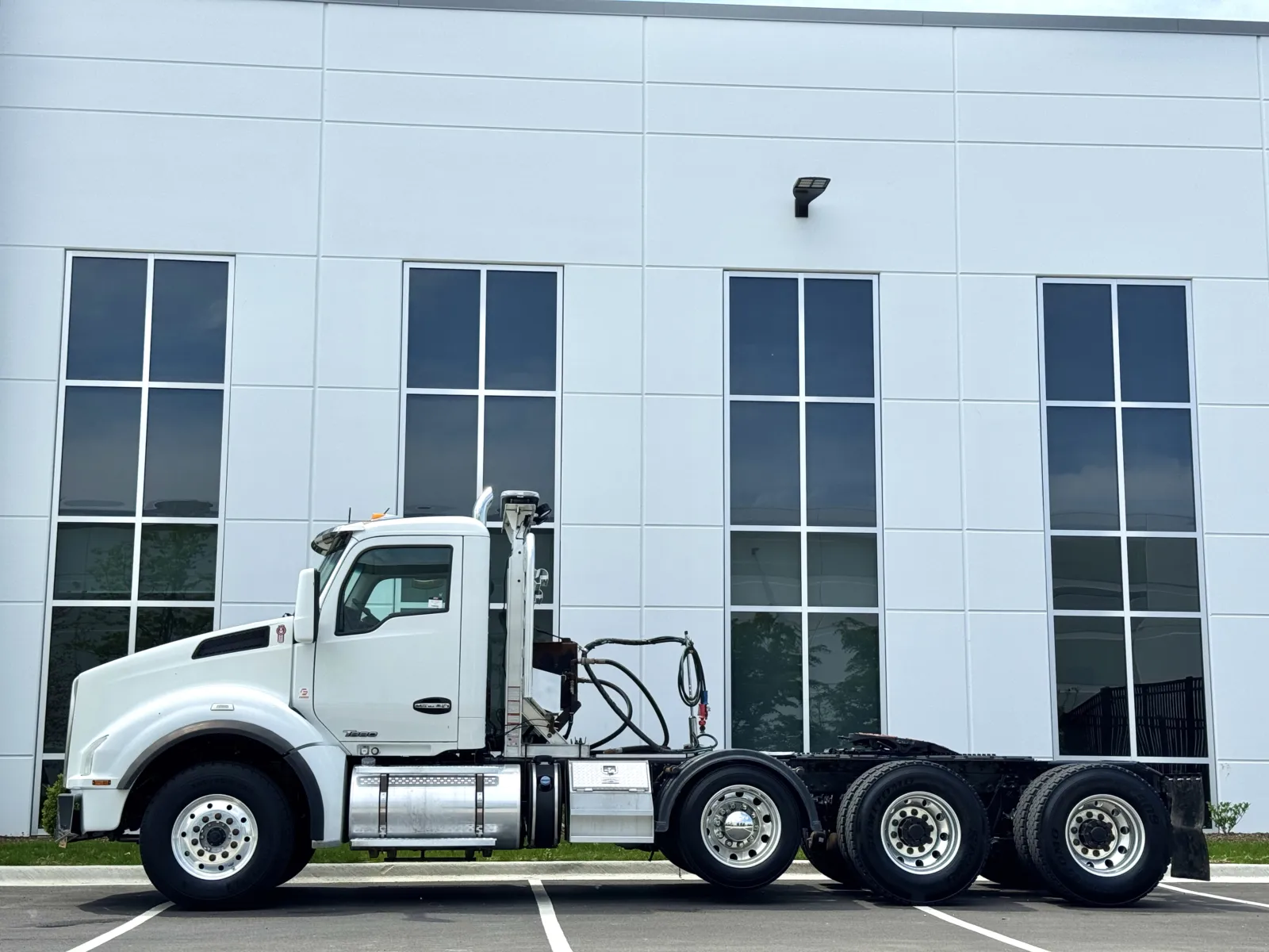 2015 Kenworth T880 - image 4