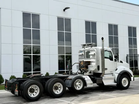 More photos of 2015 KENWORTH T880 at Forge Truck Centers - Illinois, IL