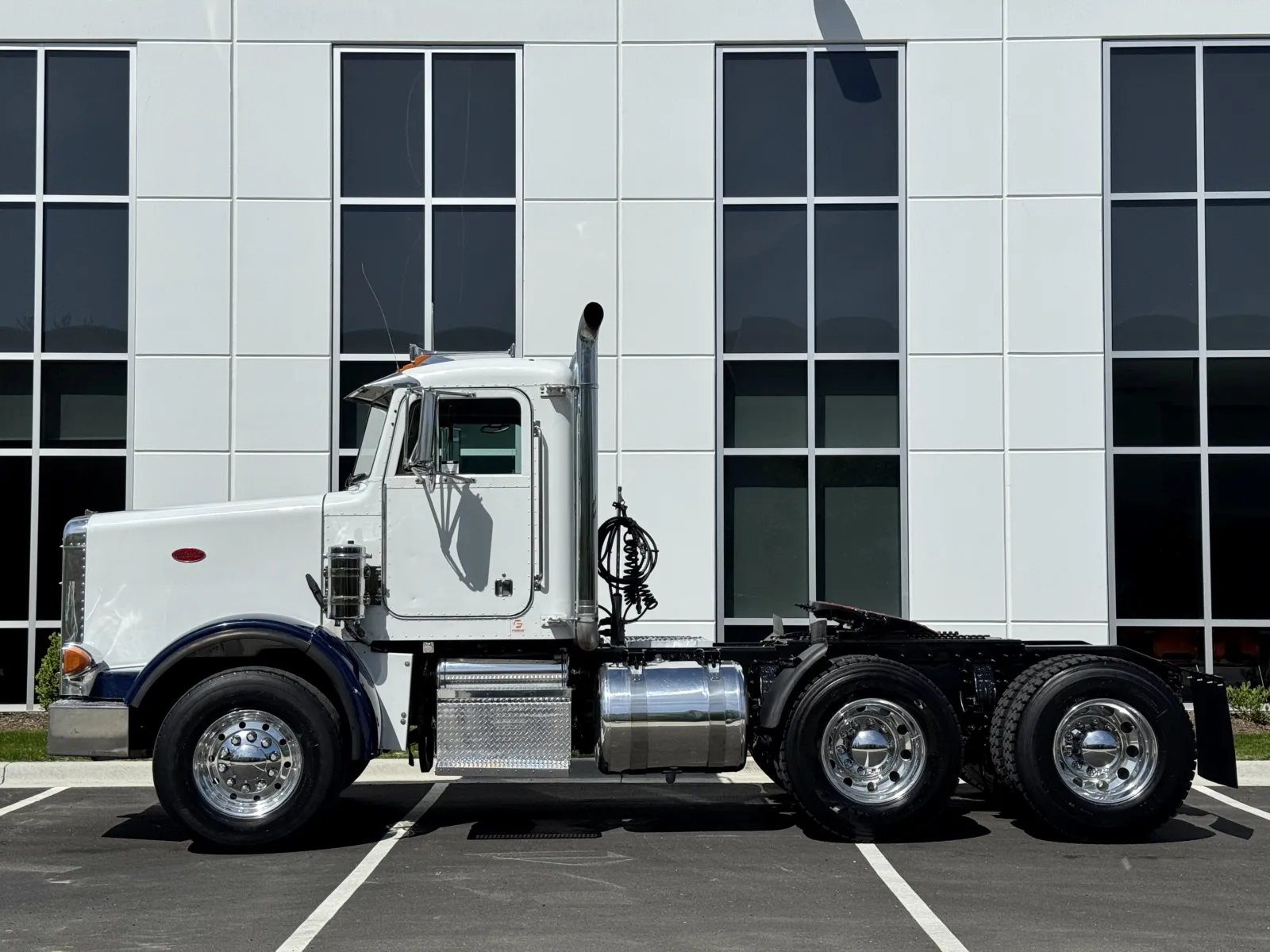 2001 Peterbilt - image 4