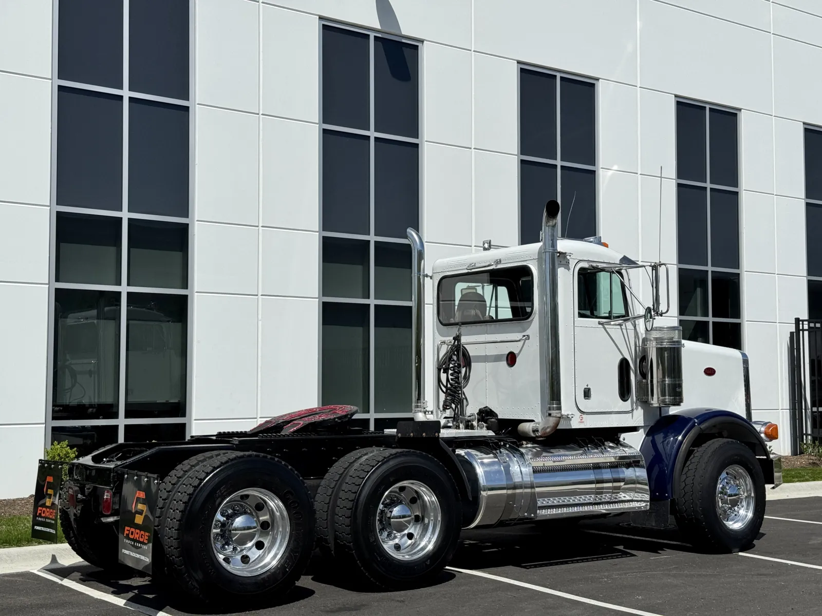 2001 Peterbilt - image 5