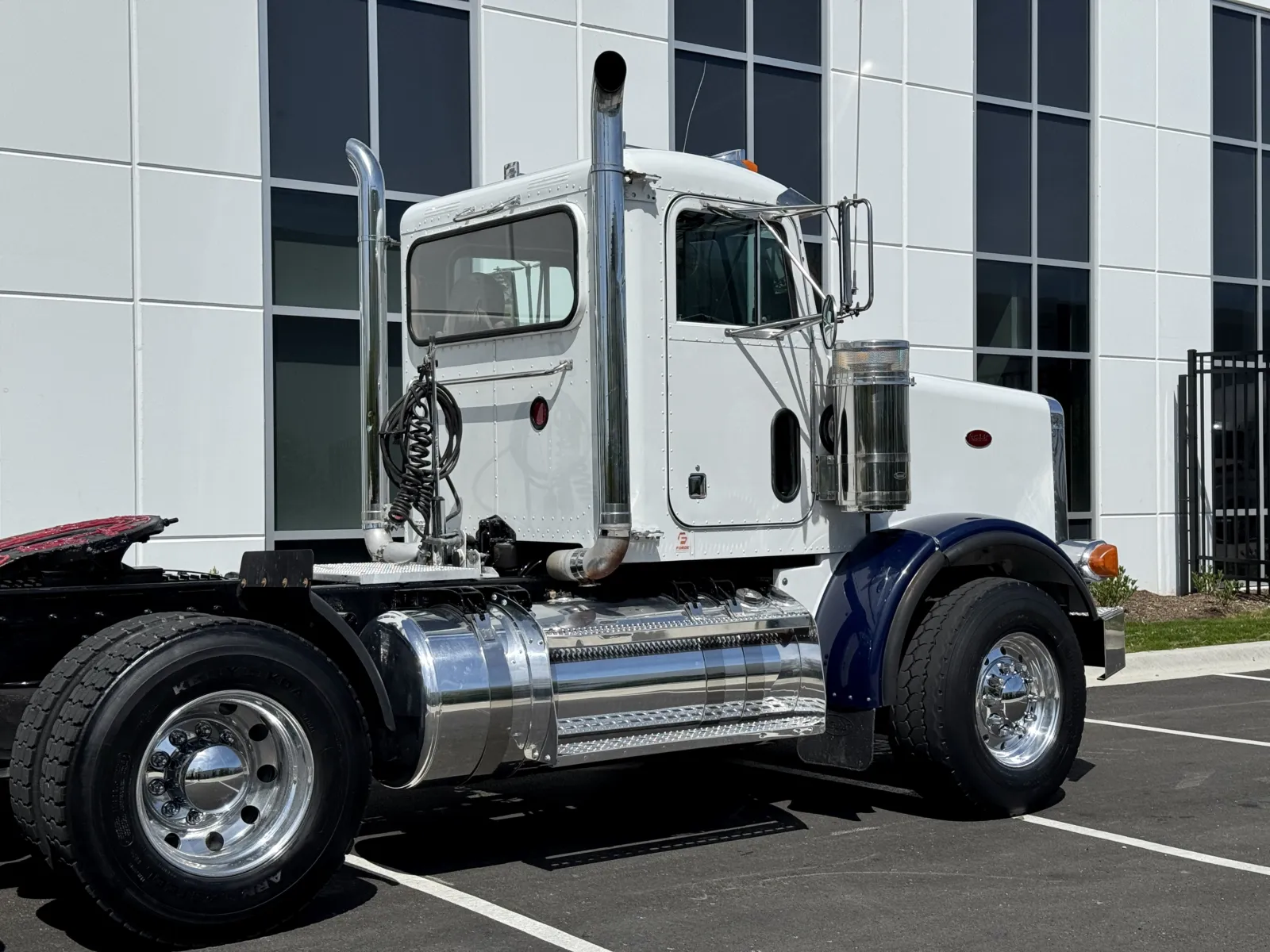 2001 Peterbilt - image 7