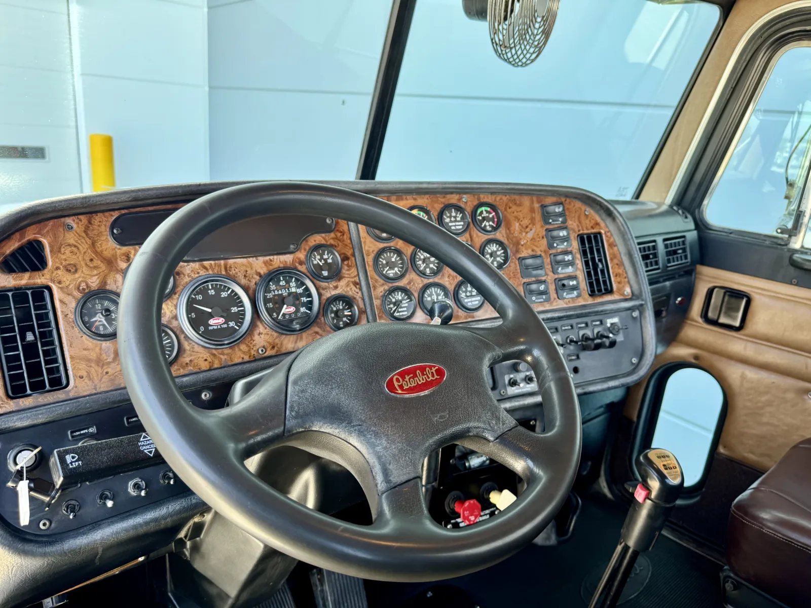 2001 Peterbilt - image 15