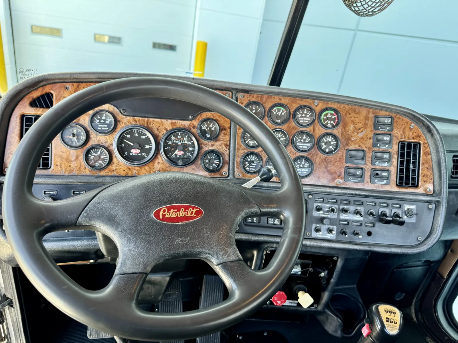 2001 Peterbilt - image 16